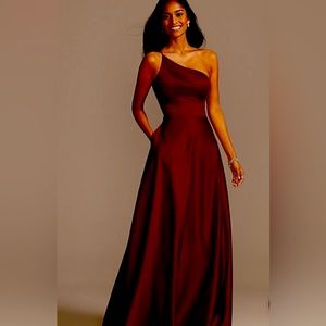 Formal Wear David’s Bridal dress with pockets!